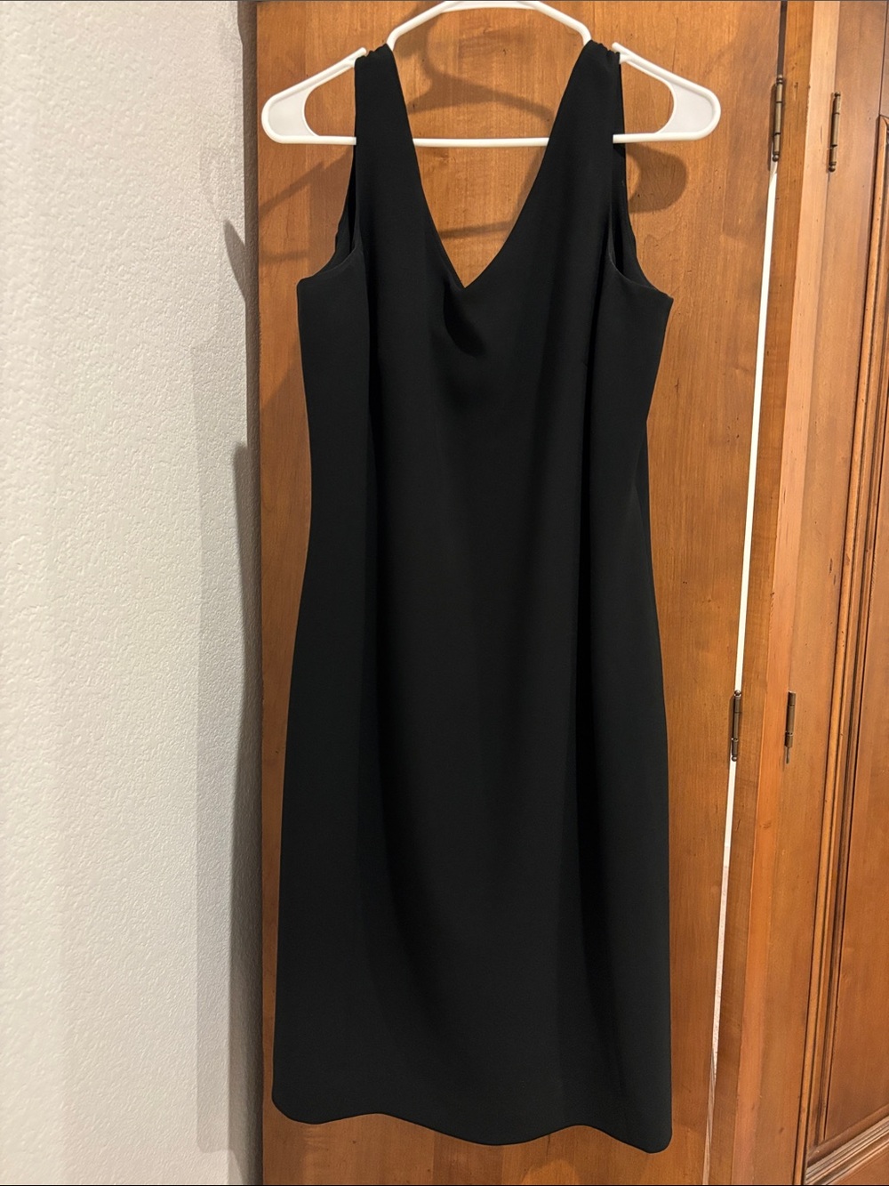 Jones New York Black Midi V-Neck Sleeveless Dress